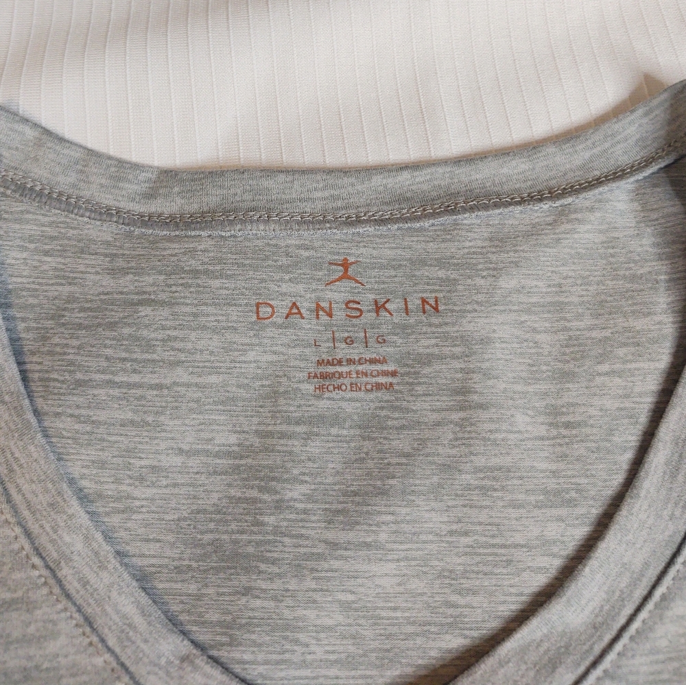 NWT Danskin Grey Short Sleeve Tee Shirt Size Large - Picture 5 of 6